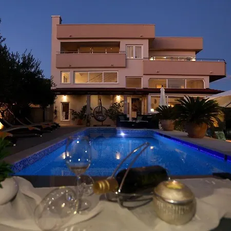 Hermes * Трогір